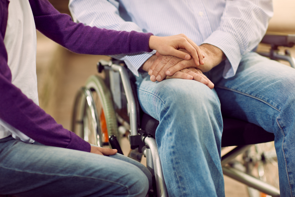 Уход за инвалидом: как оформить пособие