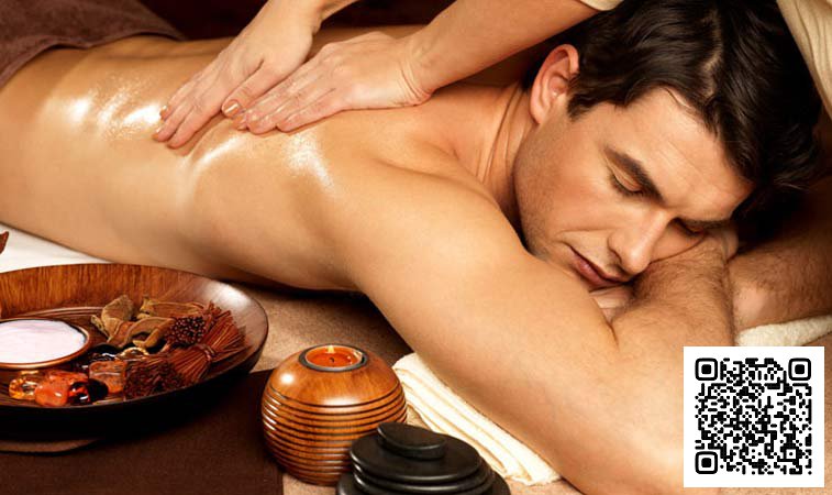 Как делать эротический массаж мужчине?